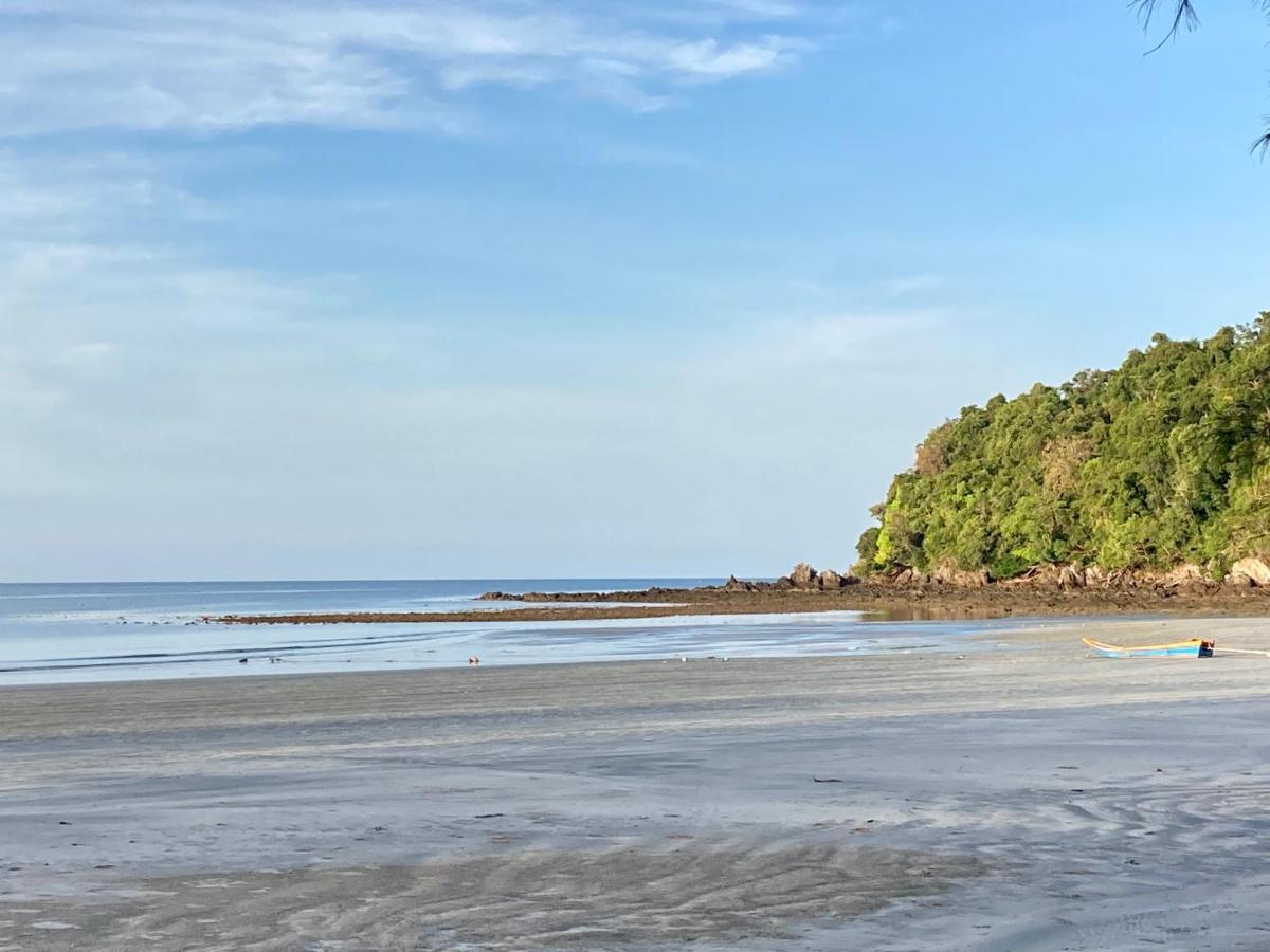 La Ong Lay Hotel Koh Phayam Exterior photo