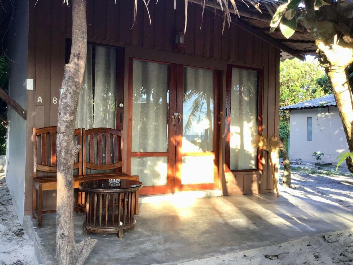 La Ong Lay Hotel Koh Phayam Exterior photo