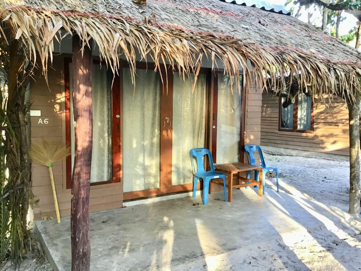 La Ong Lay Hotel Koh Phayam Exterior photo