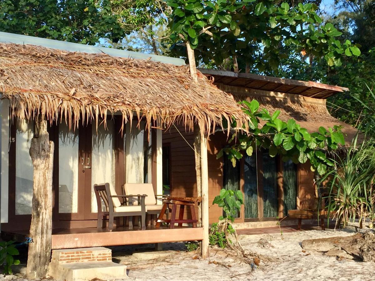 La Ong Lay Hotel Koh Phayam Exterior photo